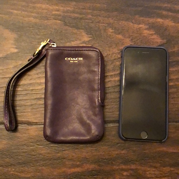 Coach leather cellphone holder/ wallet - Picture 2 of 4